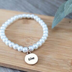 Pearl Stretch Bracelet with Live Charm | New & Handc…